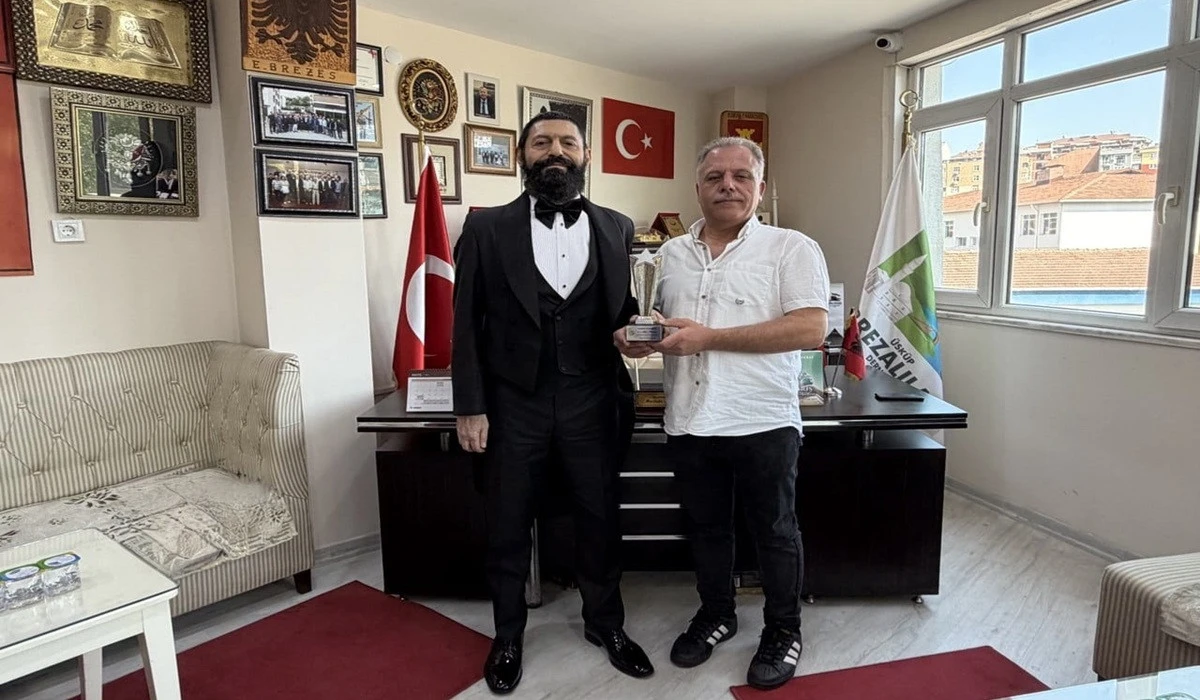 Akif Manaf Hoşg&ouml;r&uuml; ve Barış &Ouml;d&uuml;l&uuml;&rsquo;ne Layık G&ouml;r&uuml;ld&uuml;