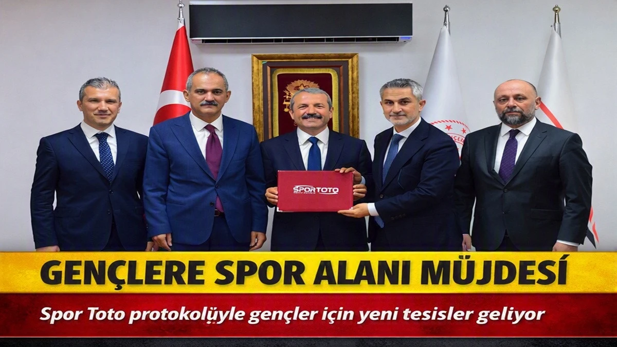 Akkuş&rsquo;a Y&uuml;zme Havuzu, &Uuml;nye&rsquo;ye 2 Halı Saha Geliyor!