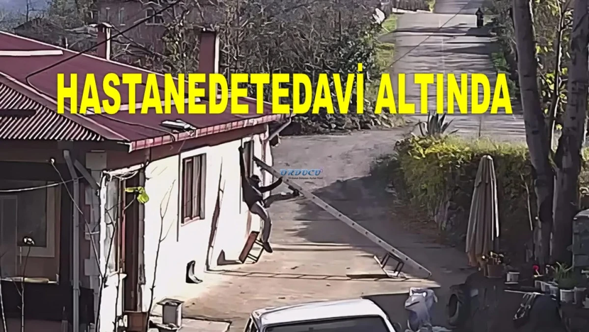 BACA İ&Ccedil;İN &Ccedil;ATIYA &Ccedil;IKAN MUHTAR MERDİVENDEN D&Uuml;ŞT&Uuml;