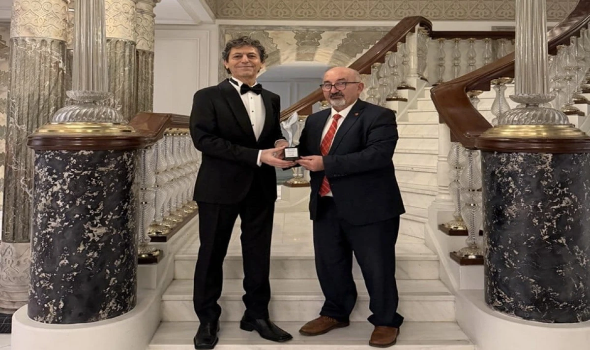 D&uuml;nyaca &Uuml;nl&uuml; Yazar Akif Manaf&rsquo;a Bir Barış &Ouml;d&uuml;l&uuml; Daha