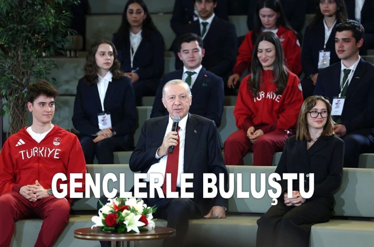 ERDOĞAN: YENİ ANAYASAYI SİZ GENÇLERLE YAPACAĞIZ